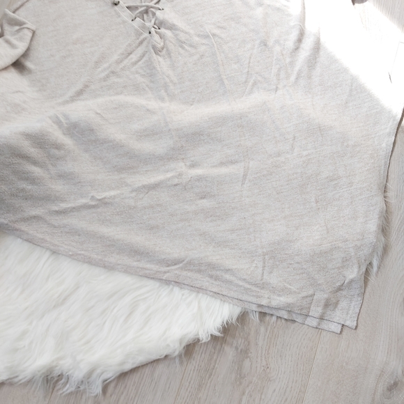 Asymmetrical V hem Sweater - Picture 5 of 8